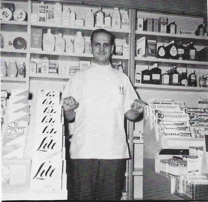 Pharmacist Larry Engen owned and operated Engen Drug in Karlstad from 1966 to 2004. Beginning in
1975, the store became Engen Drug and Variety when the “Ben Franklin” line and clothing were added.